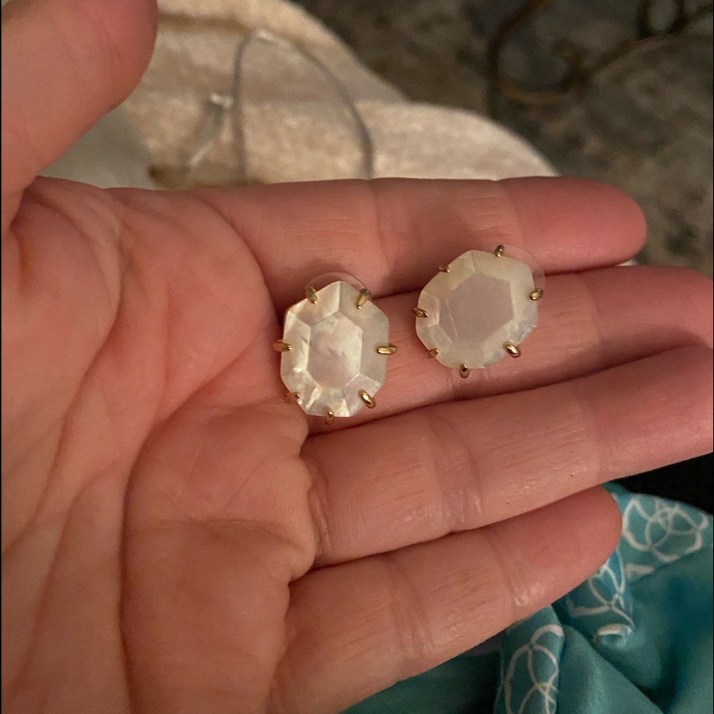 Classic Kendra Scott Ivory Pearl Stud Earrings.